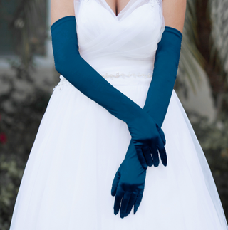 Gloves / Opera Length Satin