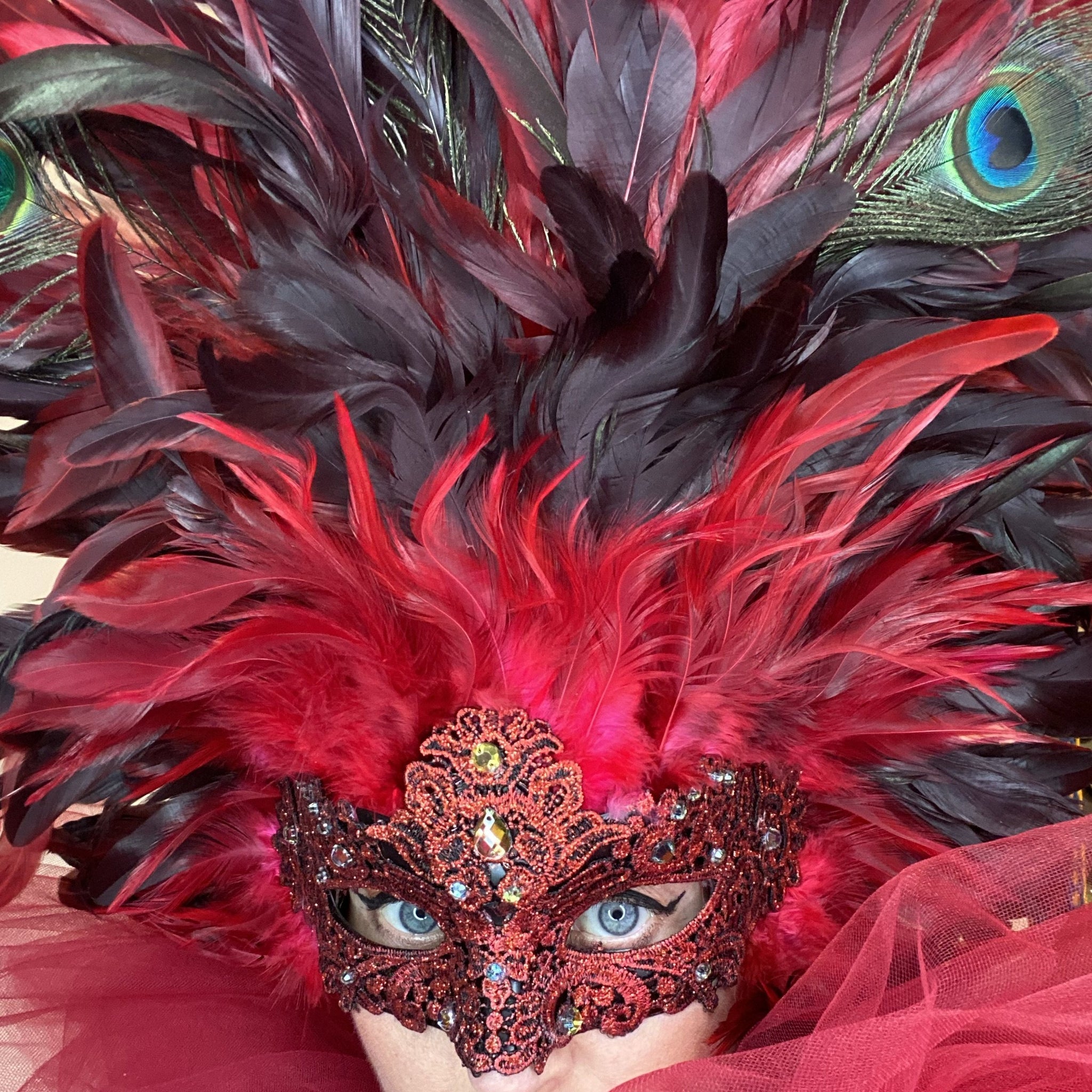 Grand Dame Feather Mask